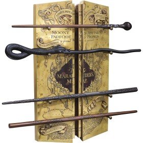 Réplica da coleção de mapas do nobre saqueador 4 varinhas em exibição harry potter