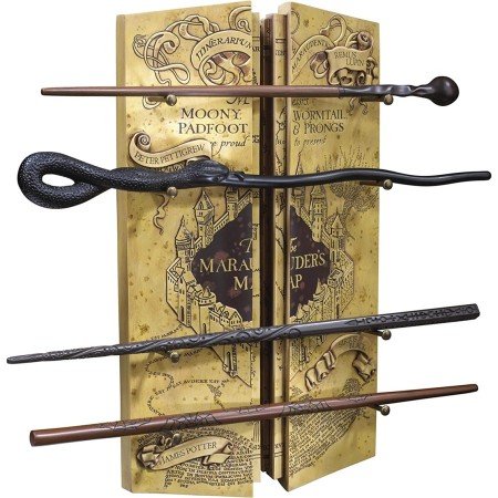Réplica da coleção de mapas do nobre saqueador 4 varinhas em exibição harry potter